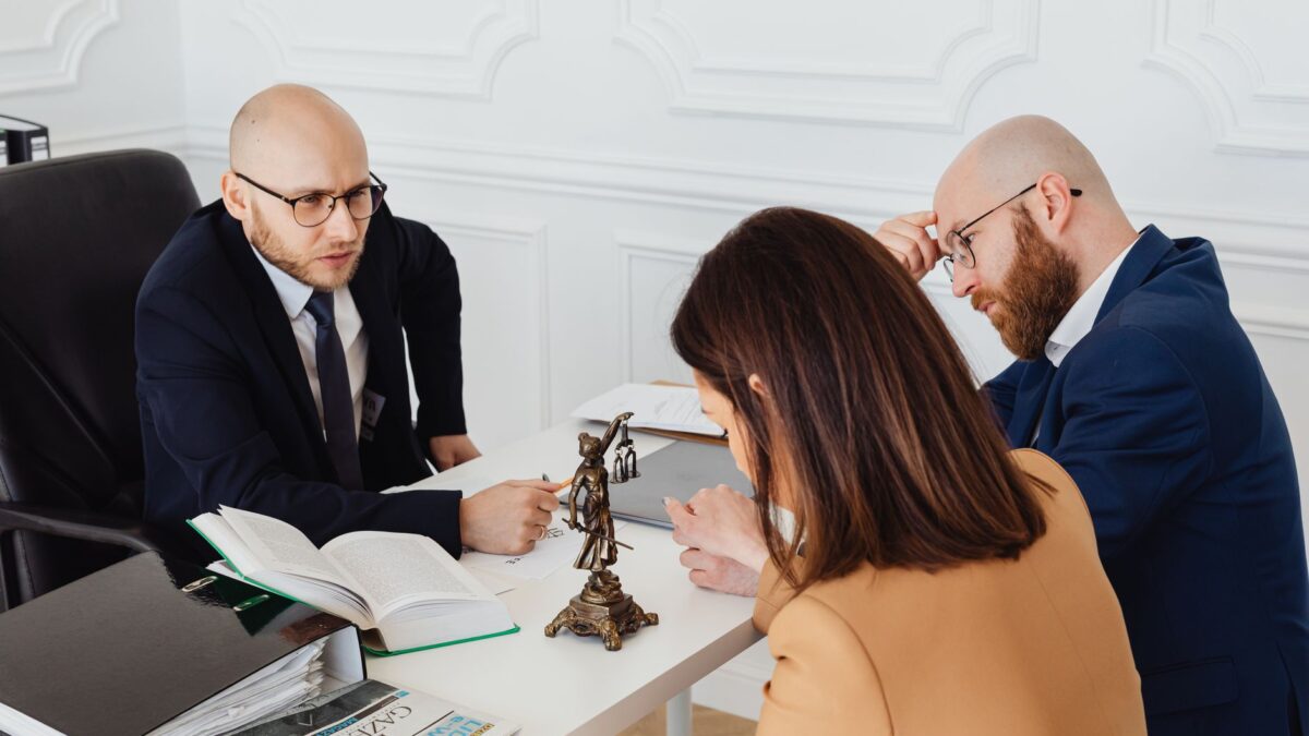 Como escolher o advogado ideal para suas necessidades jurídicas